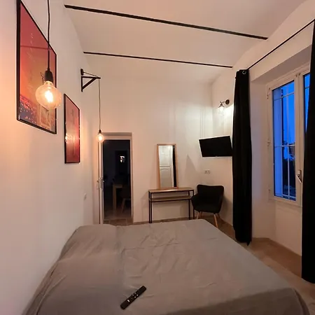 Апартаменты Les Roches Мандельё-ла-Напуль